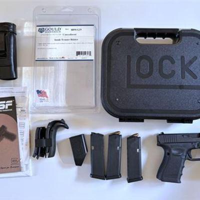 Glock 19 Gen 4 Semi Automatic W/Case, Magazines & Ammo .jpg