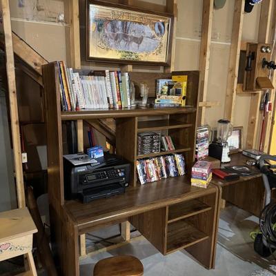 Sale Photo Thumbnail #113: Desk & Media