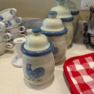 Sale Photo Thumbnail #52: Rooster canister set