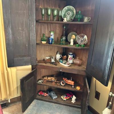 Sale Photo Thumbnail #51: Many neat items 