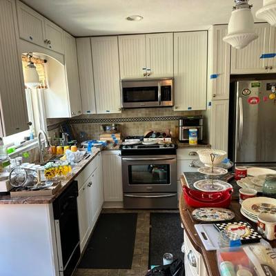 Sale Photo Thumbnail #14: Kitchen items