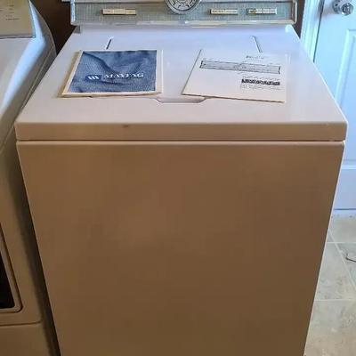 Vintage Maytag Washing Machine – Classic Reliability!