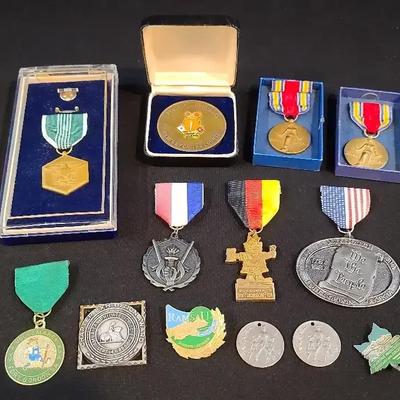 Men’s Military & Commemorative Medals, Pins, and Awards Collection