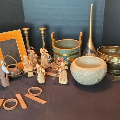 Eclectic Home Décor Collection Featuring Corn Husk Figures