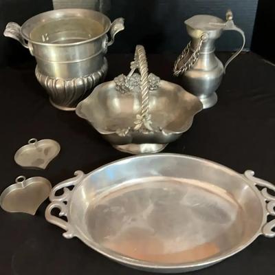 Elegant Pewter Décor Collection