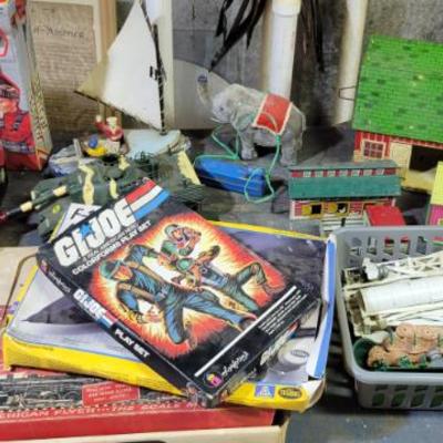 Sale Photo Thumbnail #100: Vintage Toys & Games