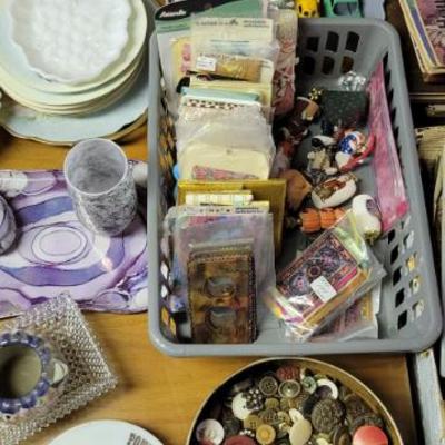 Sale Photo Thumbnail #121: Vintage Buttons