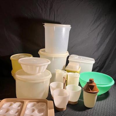 Tupperware set