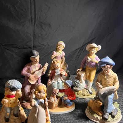 Ceramic figurines 