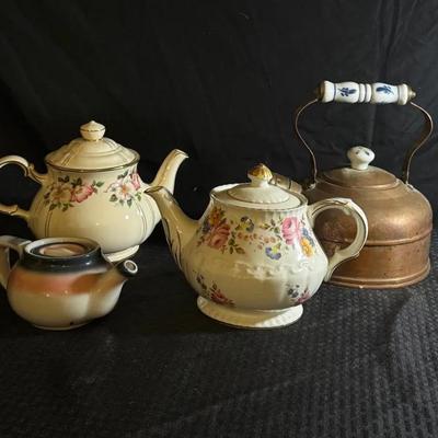 So Many Teapots! 