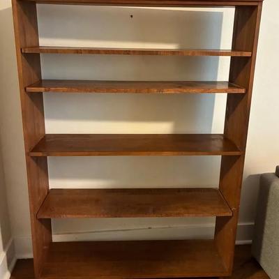 Open back bookcase with adjustable shelves