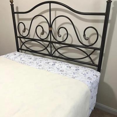 Victorian Style Iron Double Bed Scrolled Iron Headboard and Frame