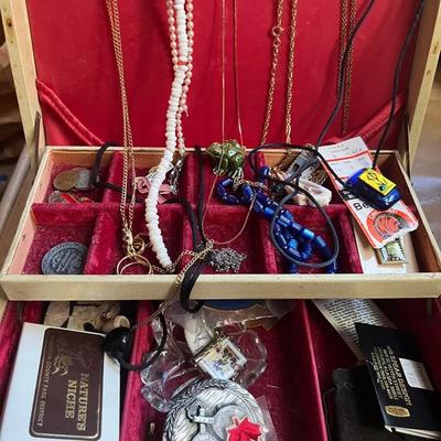 Vintage Jewelry Box with Jewelry, Collectibles 