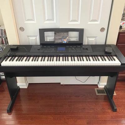 Yamaha Portable Grand DGX-660 Digital Piano 