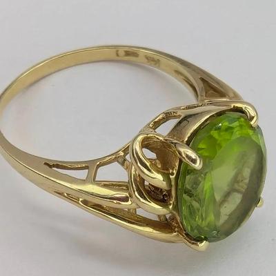 14K Gold & Peridot Ring...Sz 7