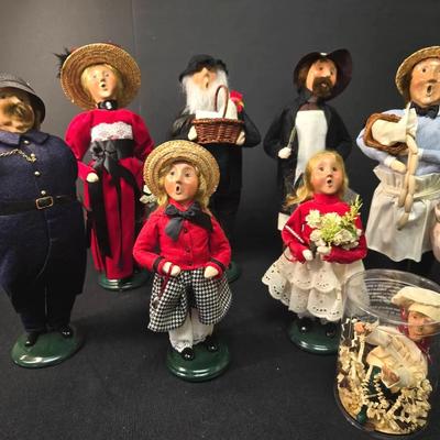7 Byers' Choice Carolers Dolls & 1 Kindles, Police, Butcher