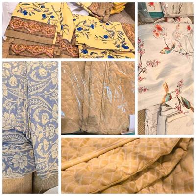 Linens Lot, Bedspread, Vintage Tablecloths, Napkins, Placemats 