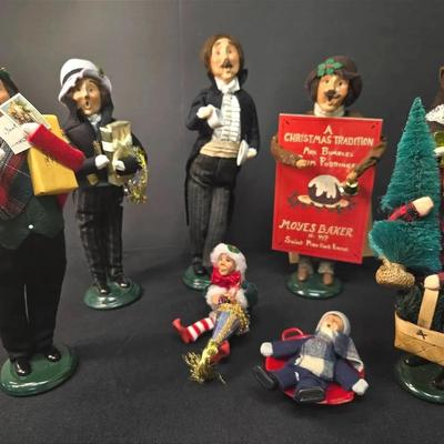 7 Byers' Choice Carolers Dolls 1 Kindle, Xmas, Baker Sign