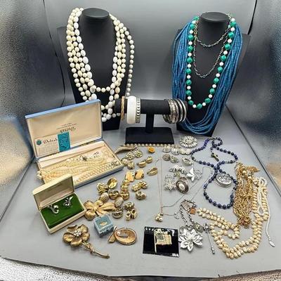 Vintage Fancy Holiday Party Costume Jewelry 