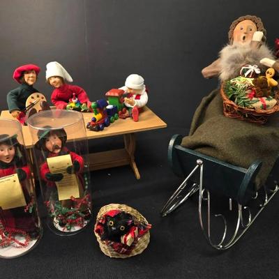 Byers' Choice Christmas Couple On Sled, Kindles Elves & Carolers