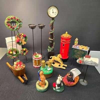 Byers' Choice Christmas Accessories, Music Box, Pets