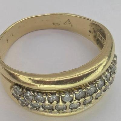 14K Gold Ring With Clear Stone Cluster 