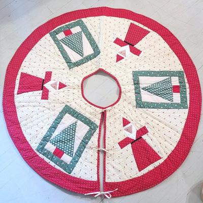 Quilted Christmas Tree Skirt