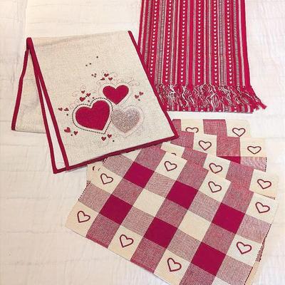 Valentine's Day Decor | Two Table Runners | Set of 4 Placemats