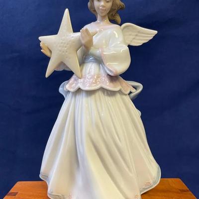 Lladro “Angel Of The Stars” Figurine 