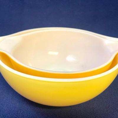 Vintage Pyrex Cinderella Mixing Bowls, 2pcs