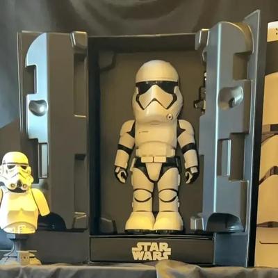 Star Wars Stormtrooper Bust & Robot