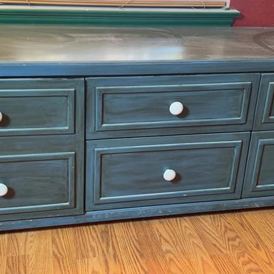 BK223 Classic Dresser