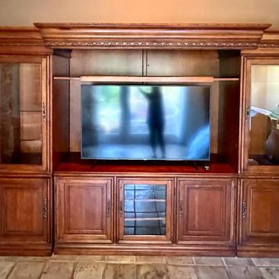 Sale Photo Thumbnail #66: Large HOOKER wall unit 