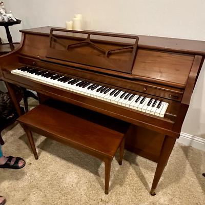 Sale Photo Thumbnail #118: Kimball piano