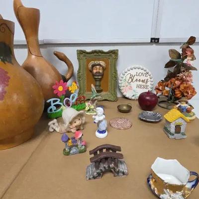 Little Collectibles And Gourds 