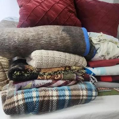 Blankets, Pillows & Vintage Flannel Bed Sheets 