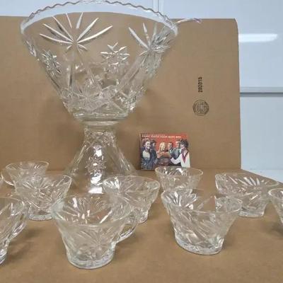 Vintage HUGE Anchor Hocking Early American Prescut Crystal Punch Bowl Set  11 Cups