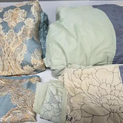 Two Queen/King Comforter With Pilow Cases