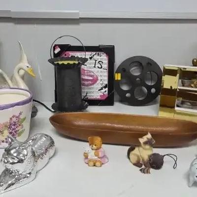 Home Décor Lot 2 Shiny Cats Wax Melt Colored Glass