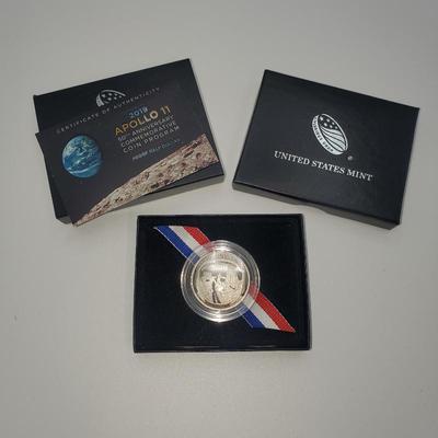 Lot 1099 apollo 11 commerative coin