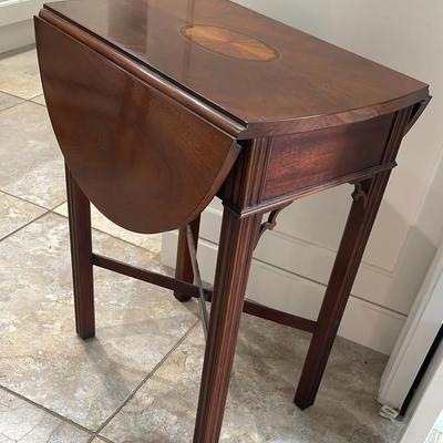 Inlaid Drop-Down Wooden Side Table By Baker Furniture 