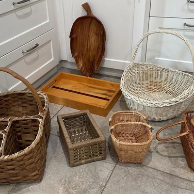 Baskets (5) & Wood Servers (2)