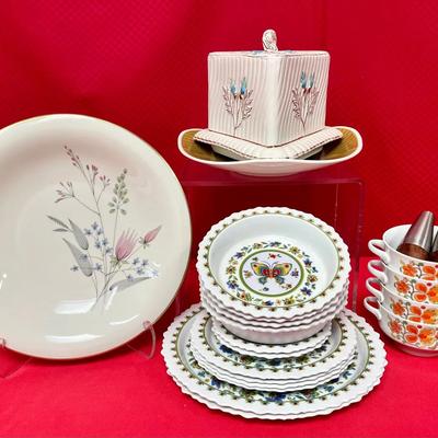 MCM Collection Of Decorative Kitchenware 