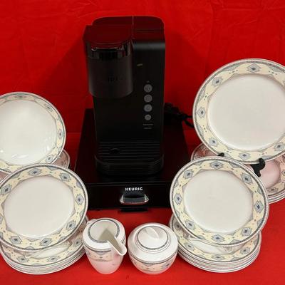 Christopher Stuart “Optima” Fine China Set w/Keurig K-Express Coffee Maker