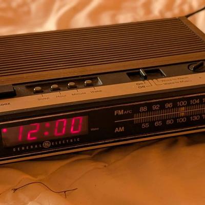 General Electric GE am/fm radio alarm clock