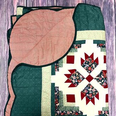 Vintage Quilt with Bear Paw Pattern