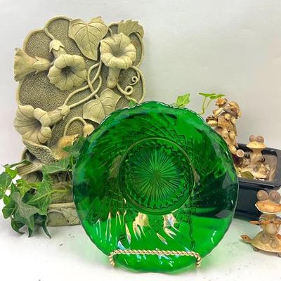 “Anchor Hocking” Forest Green Bowl & Decor