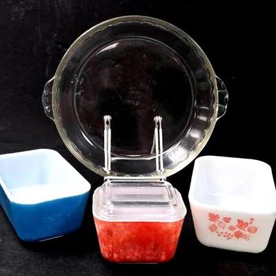 "Pyrex" Refrigerator Dishes and Pie Plate
