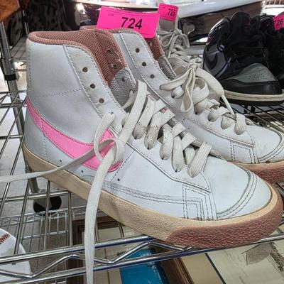 Sale Photo Thumbnail #366