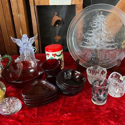 Christmas Plates, Bowls And Decor